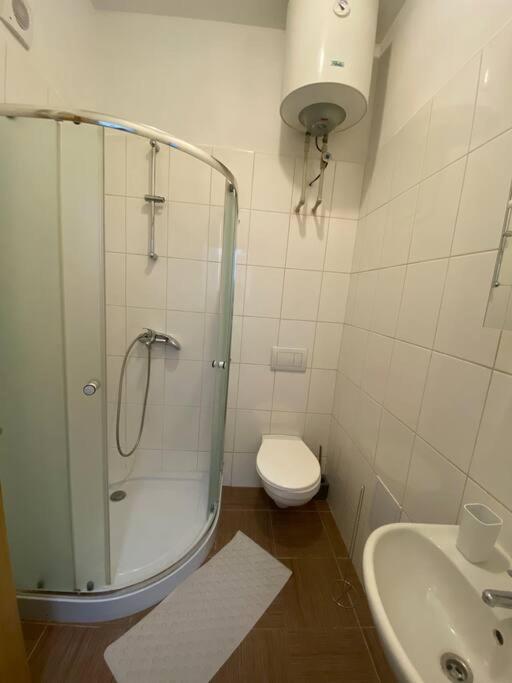 Cozy 1 Bedroom Studio In The Center Of Pilsen ภายนอก รูปภาพ